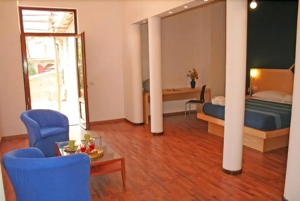 Room, Bellaria Relais, Naples