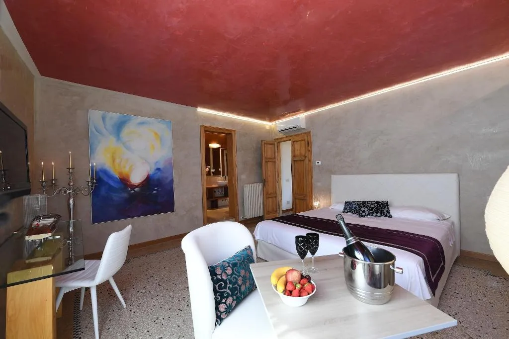Room, Amor Mio B B, Venice