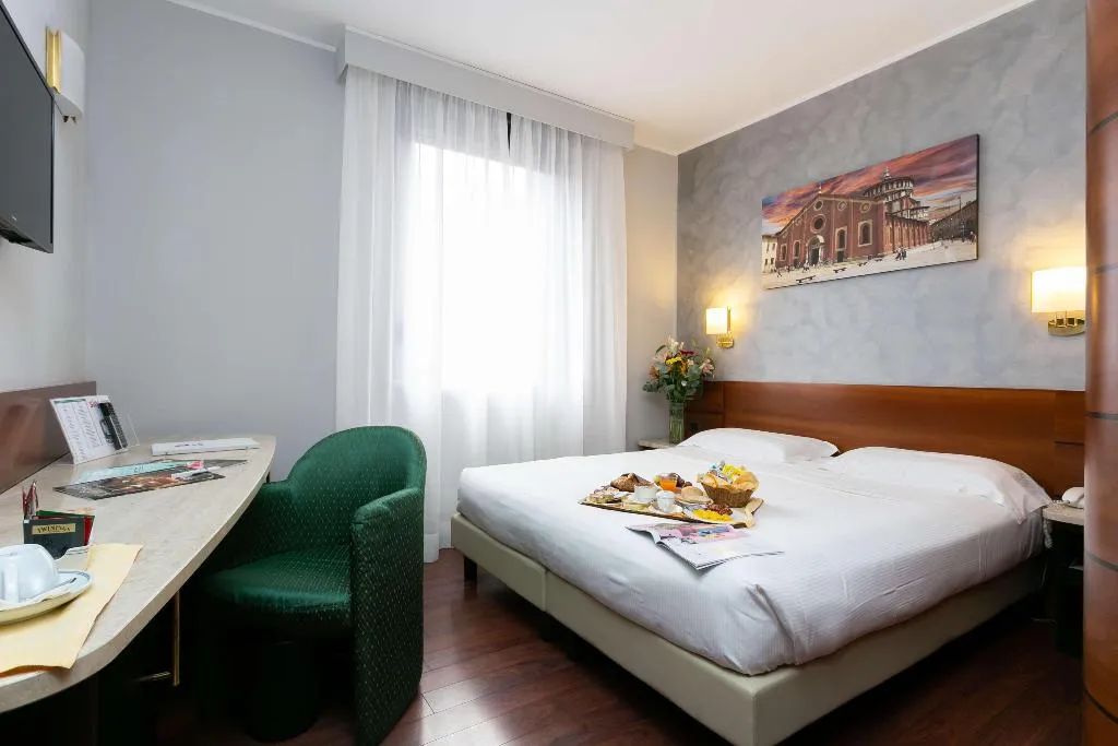 DOUBLE KING SIZE BED Room, Hotel Mirage Sure Hotel Collection by Best Western, Milan