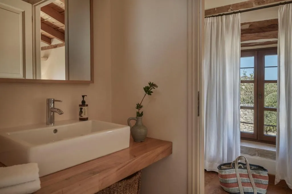 Room, Kapsaliana Village Hotel, Crete