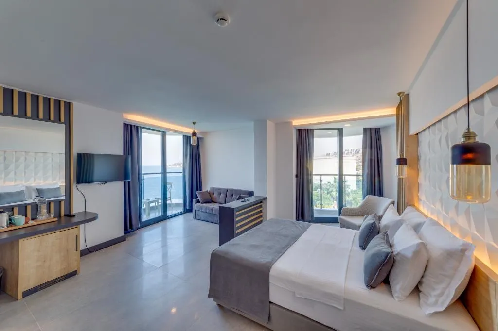 JUNIOR SUITE SEA VIEW Room, Signature Blue Resort, Izmir