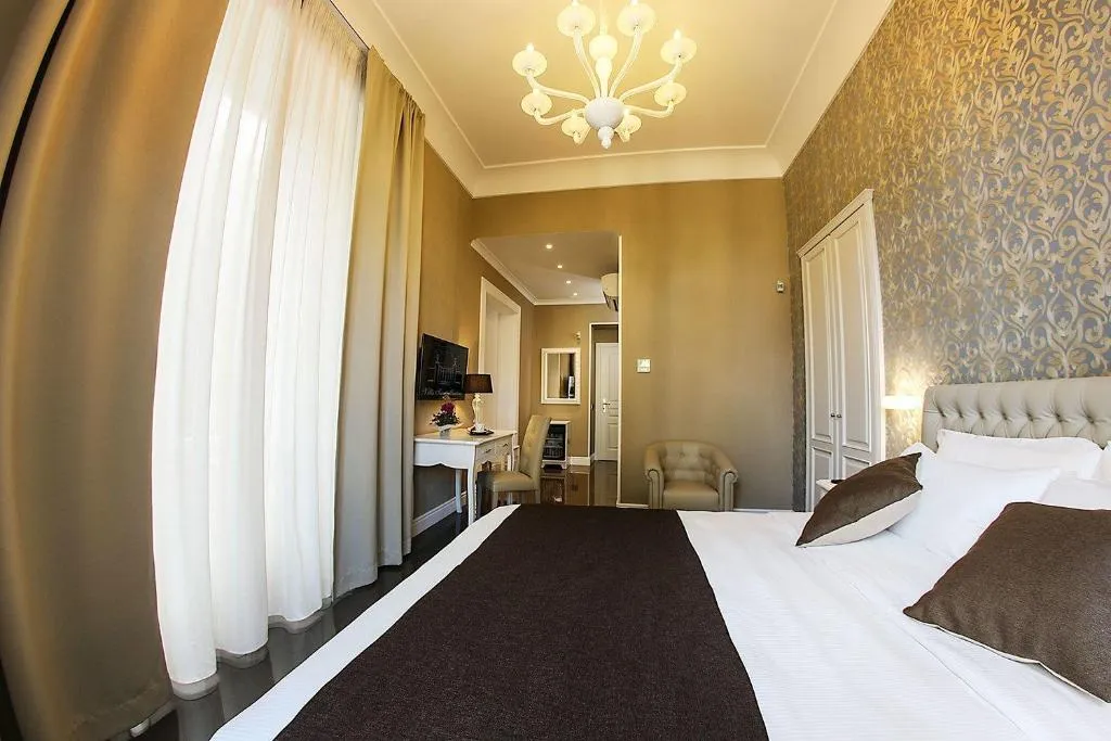 Room, Villa San Martino, Naples