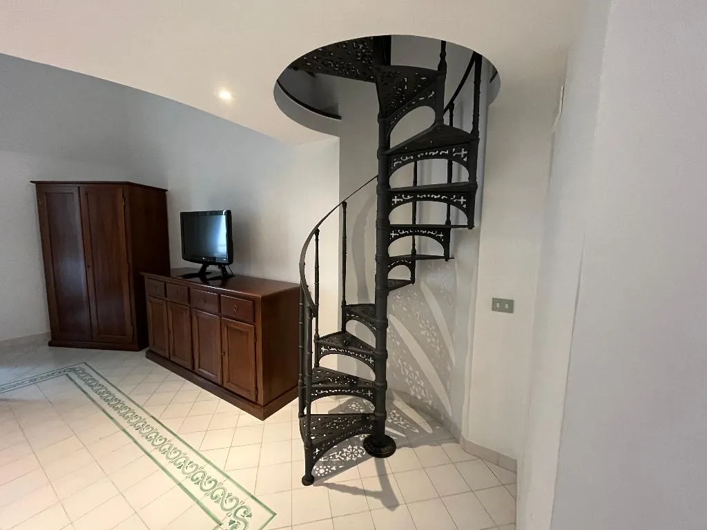 APARTMENT CAPACITY 2 Room, Antico Palazzo Scala, Naples