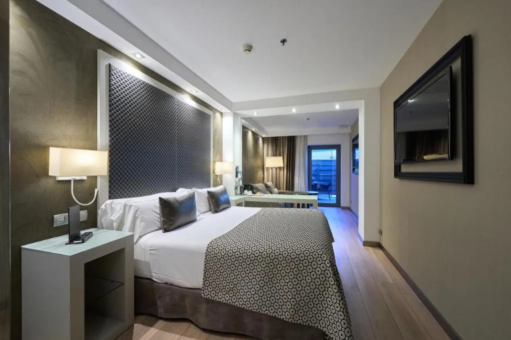 JUNIOR SUITE STANDARD Room, Catalonia Square, Barcelona