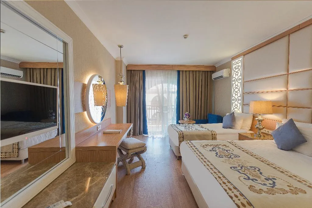 DOUBLE WITH JACUZZI Room, Quattro Beach Spa & Resort Hotel, Antalya