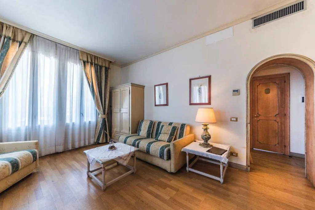 SUITE WITH BALCONY Room, Hotel Villa Laguna, Venice