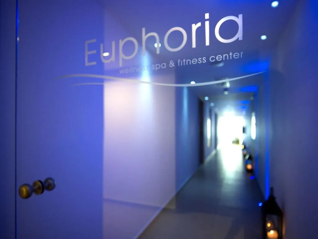 Sports and Entertainment, Albatros, Crete