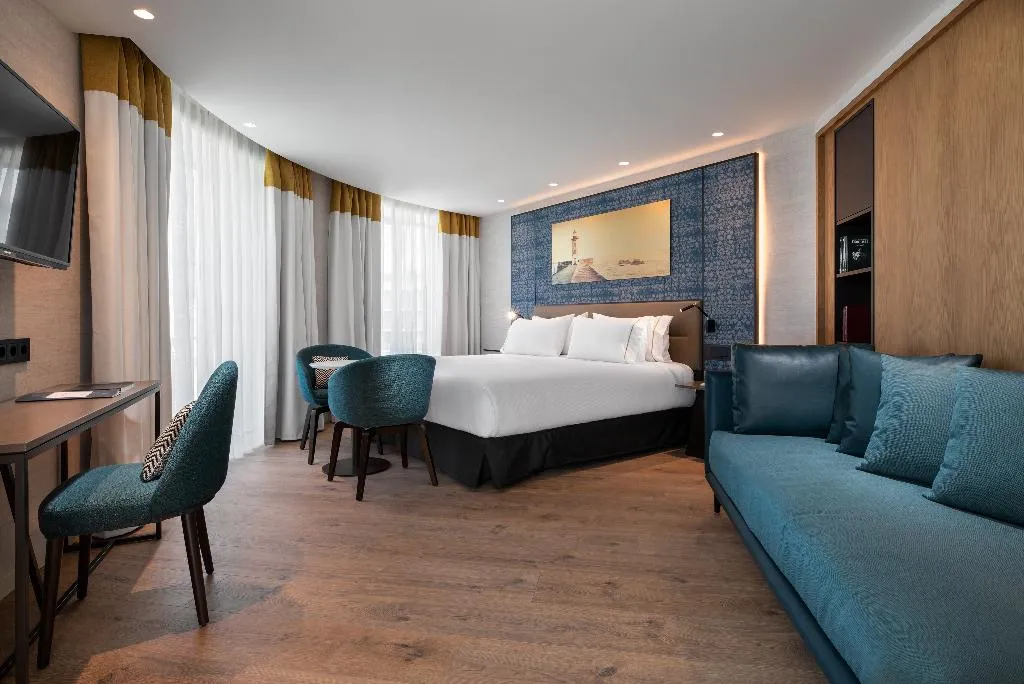 JUNIOR SUITE STANDARD Room, Eurostars Aliados, Porto