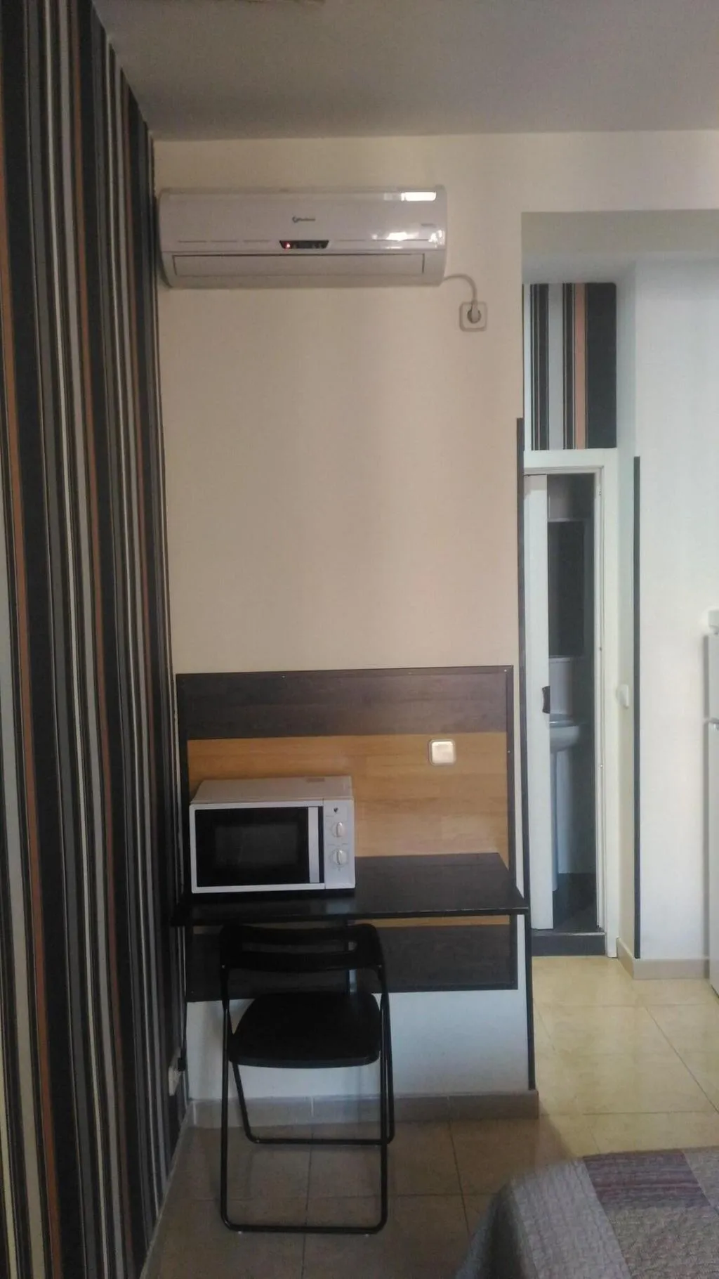Room, Hostal Alaska, Madrid