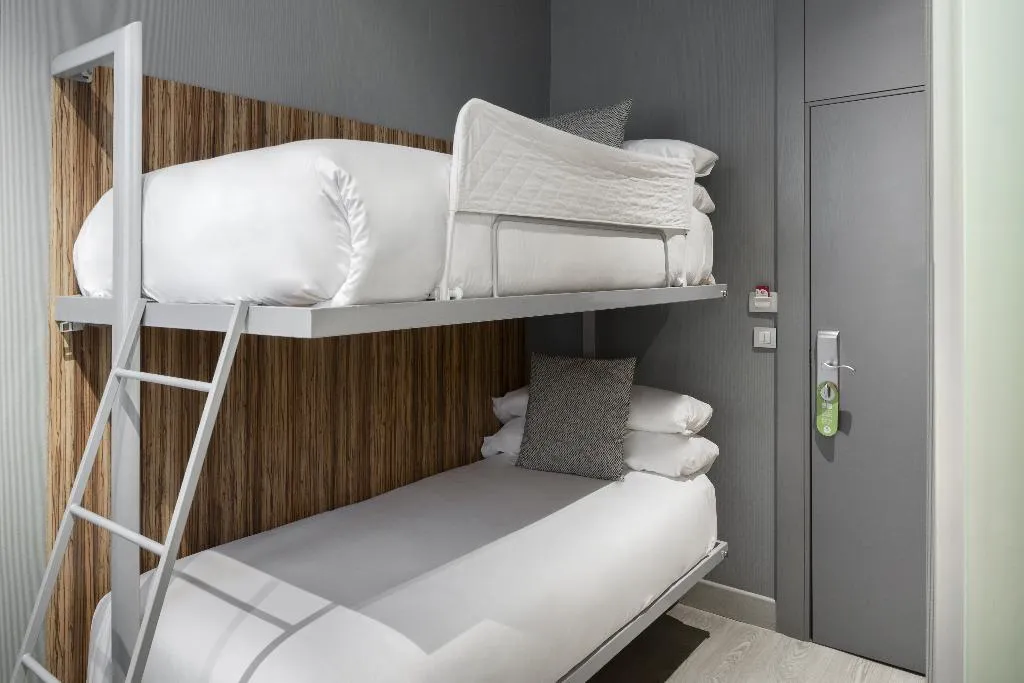 Room BUNK BED Room, Petit Palace Tres Cruces Spain, Madrid