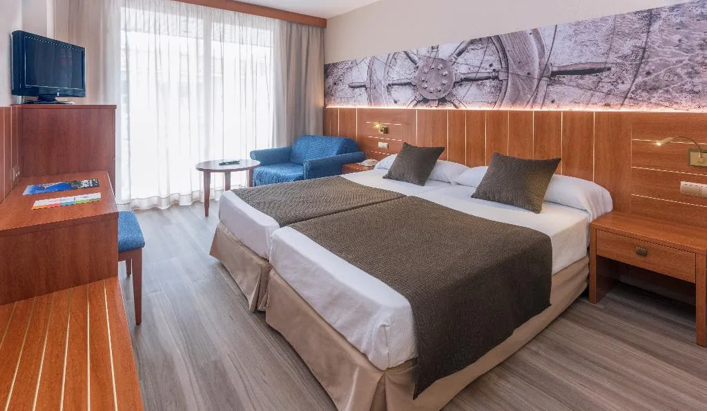 DOUBLE WITH BALCONY Room, GHT Aquarium & Spa, Costa Brava