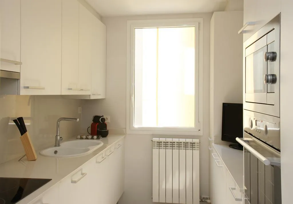 APARTMENT CAPACITY 6 TWO BEDROOMS Room, MH Apartments Suites, Barcelona