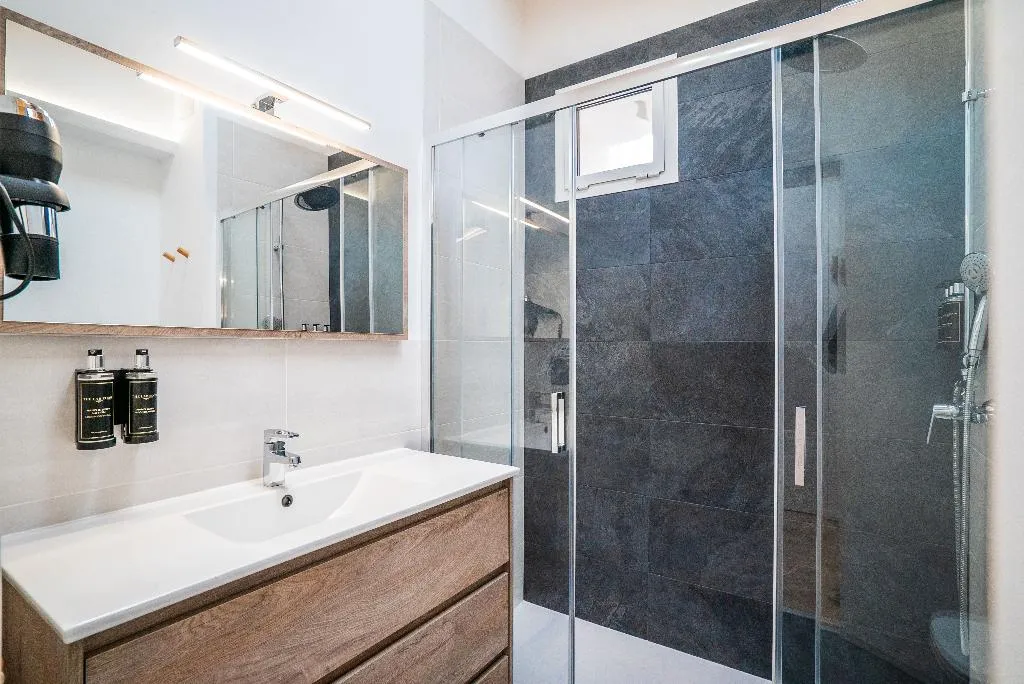 APARTMENT TWO BEDROOMS WITH TERRACE Room, Smartr Madrid Gran Vía Apartments, Madrid