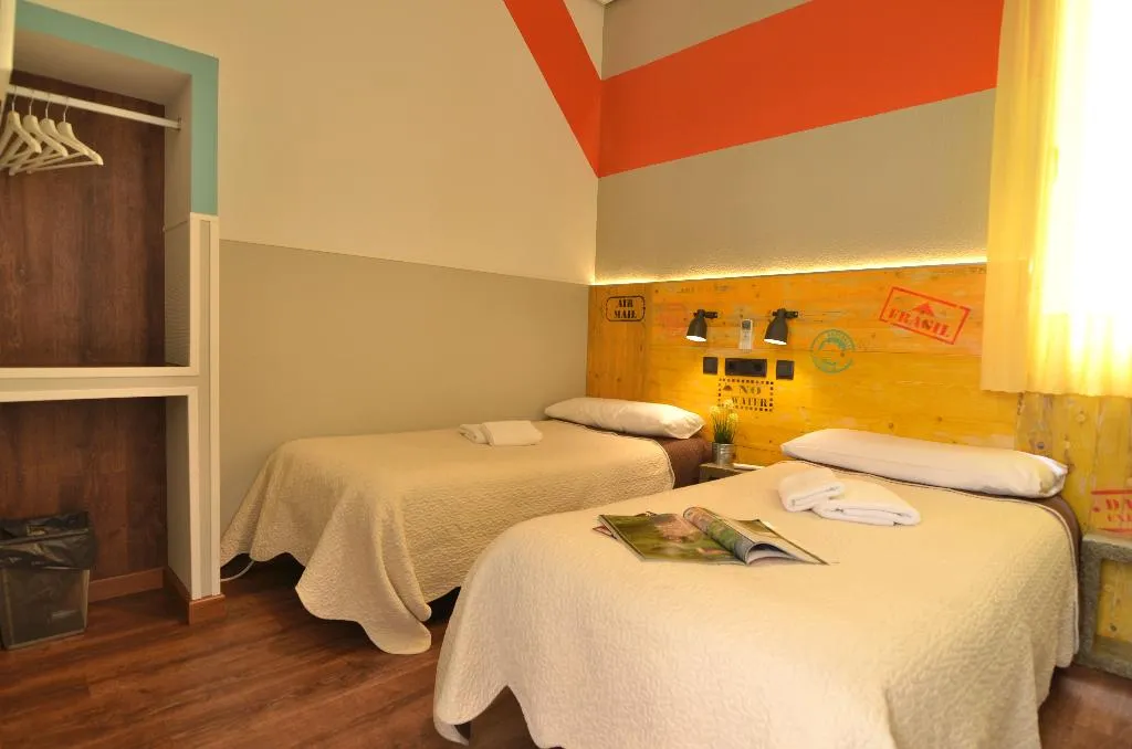 TWIN WITH SHARED BATHROOM Room, Far Home Atocha, Madrid