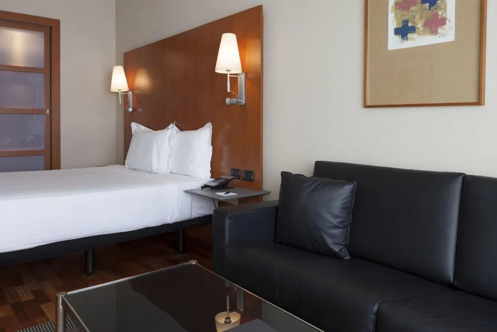 DOUBLE SUPERIOR QUEEN BED Room, AC Madrid Aravaca, Madrid