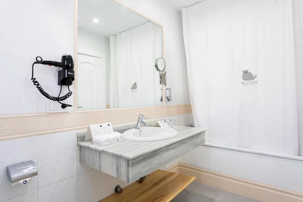 STUDIO CAPACITY 3 Room, El Duque, Tenerife