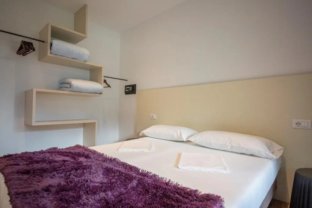 Room, Riva Lake Lodge, Milan