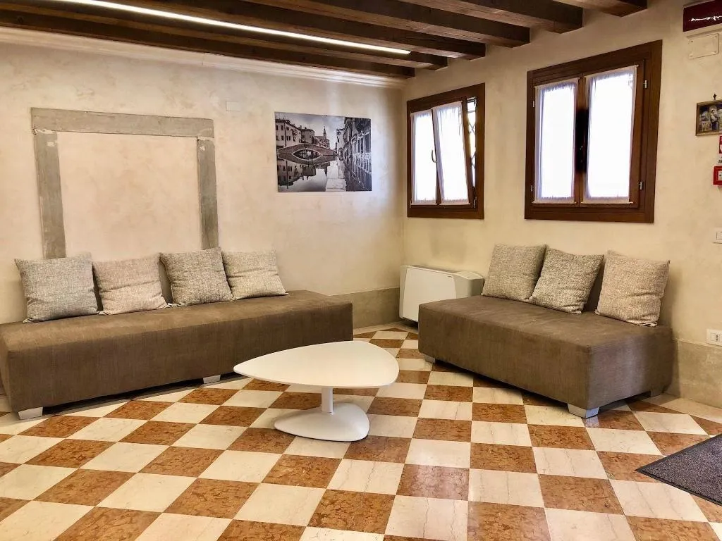 Bar, Domus Clugiae, Venice