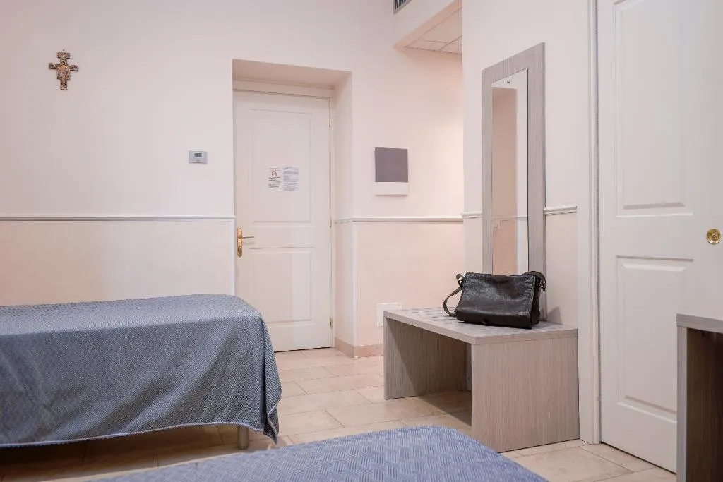 Double or Twin BASIC Room, Casa San Giuseppe (Roma San Giovanni), Naples