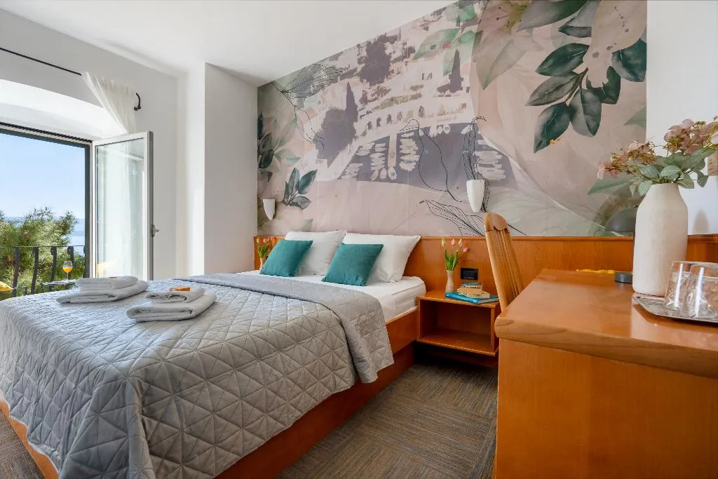 Double or Twin WITH BALCONY Room, Kastil, Split