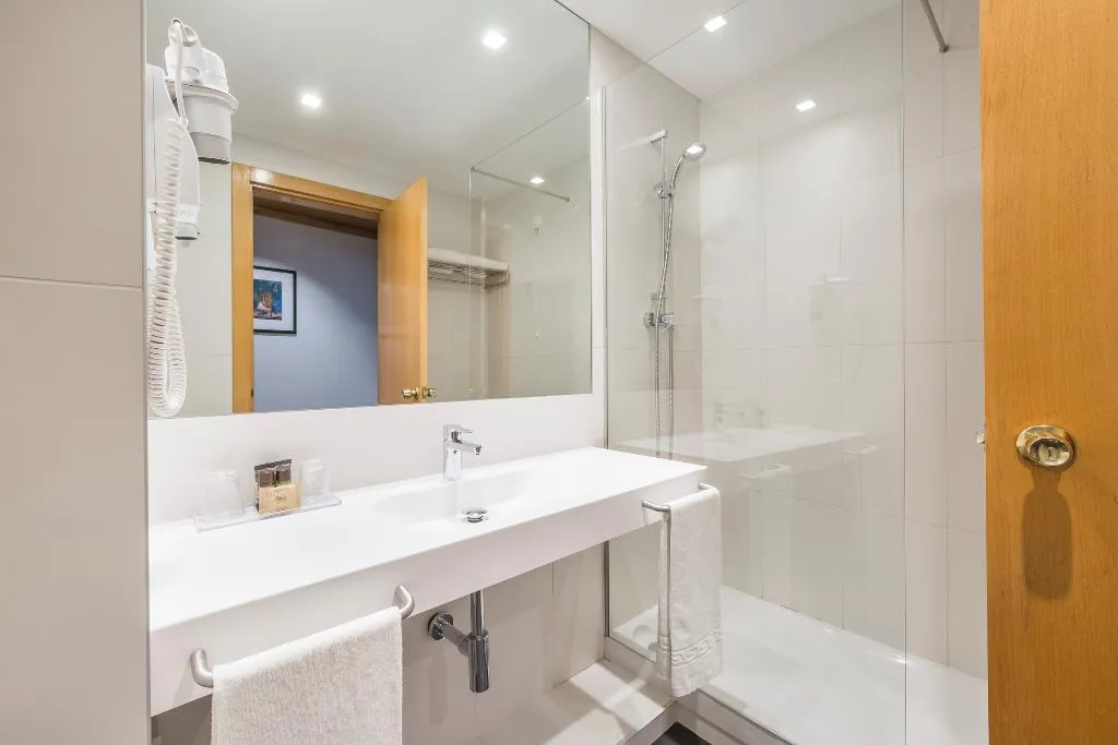 Double or Twin SUPERIOR Room, Ramada by Wyndham Lisbon, Lisbon