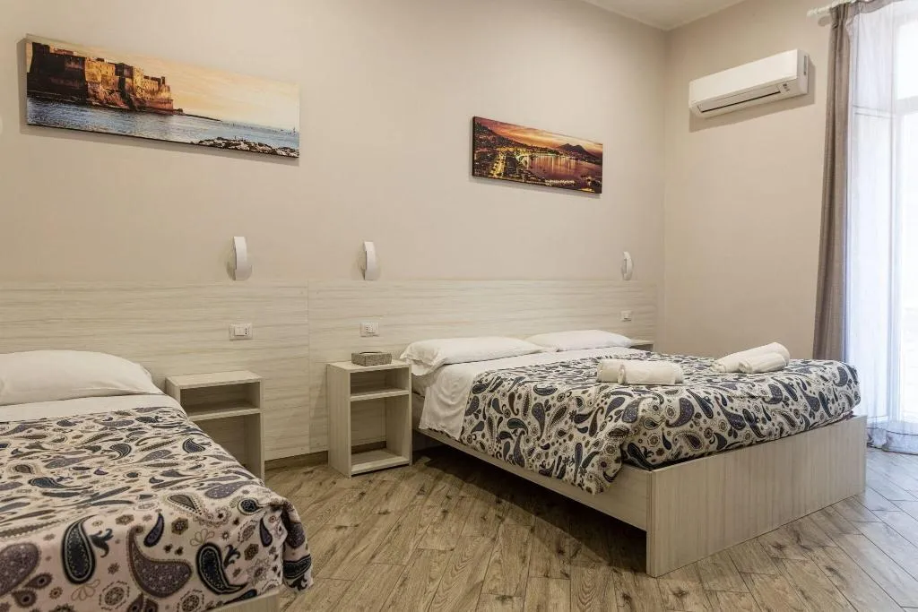 Room, B B Alla Ferrovia, Naples