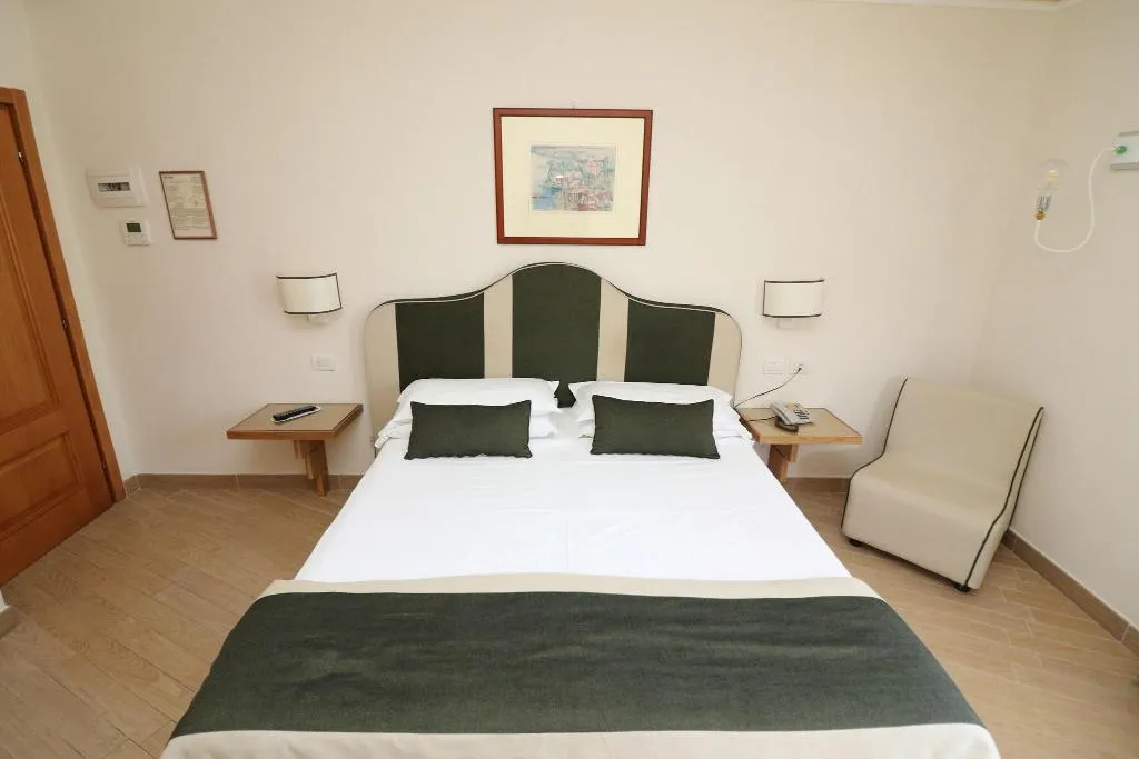 DOUBLE CLASSIC Room, Tourist, Naples