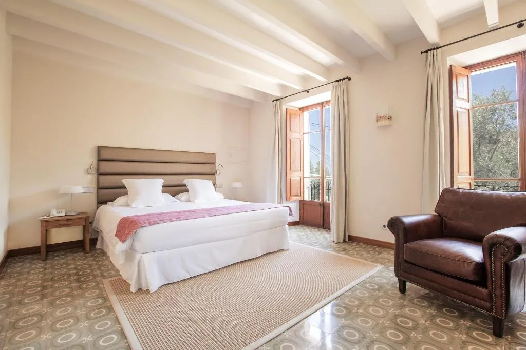 Room, D'Es Puig, Majorca