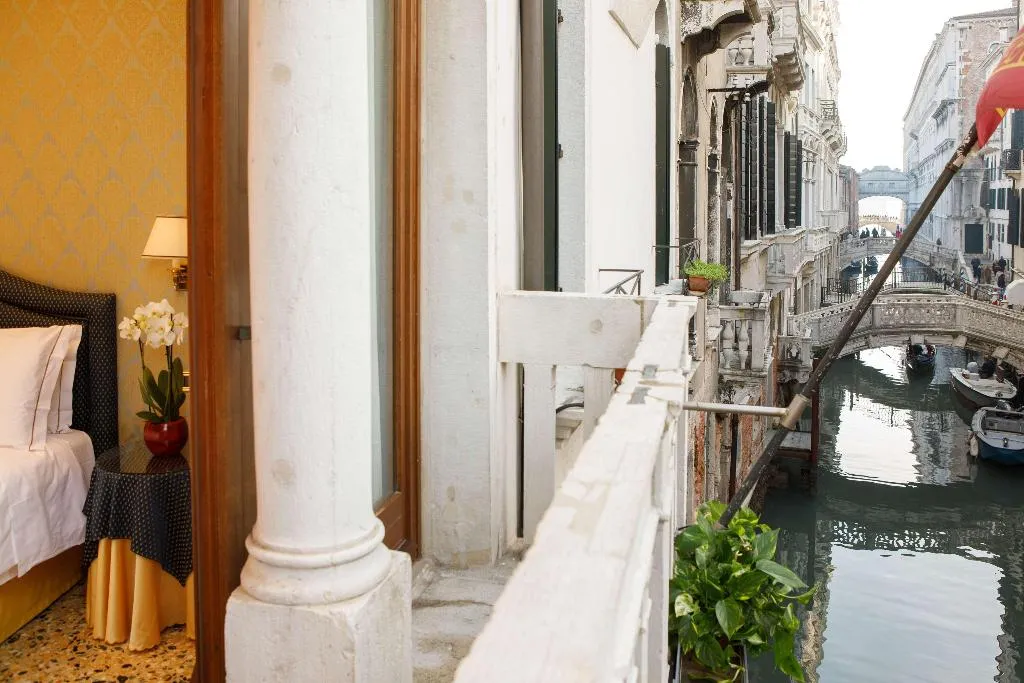 Room, Colombina, Venice