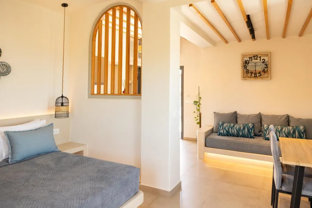 SUITE WITH JACUZZI Room, Hotiday Santorini Mesaria, Santorini