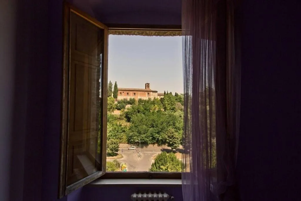Room, Palazzo Renieri, Florence