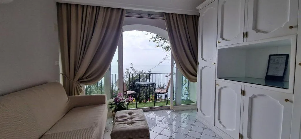 JUNIOR SUITE PARTIAL SEA VIEW Room, La Conca Azzurra, Naples