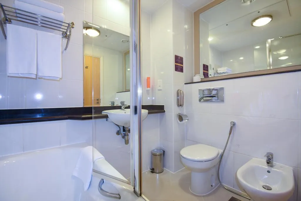 TWIN STANDARD Room, Premier Inn Dubai Investments Park, Dubai
