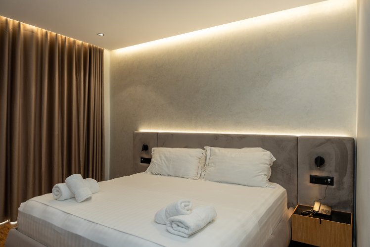 Bounty Hotel, Kavaje