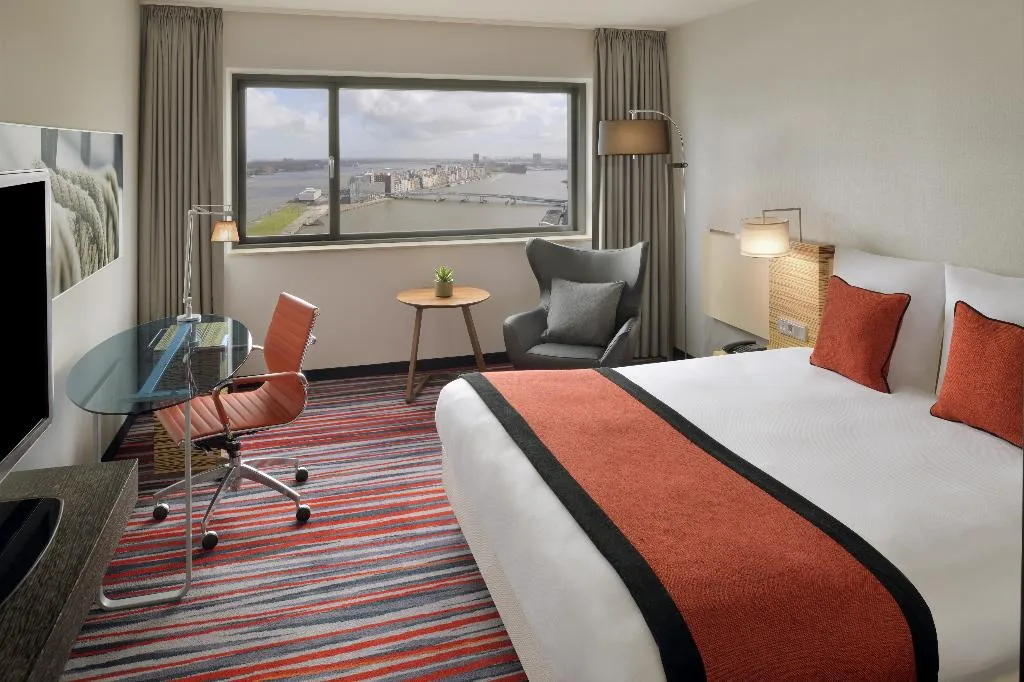 DOUBLE CLASSIC KING BED Room, Movenpick Hotel Amsterdam City Centre, Amsterdam