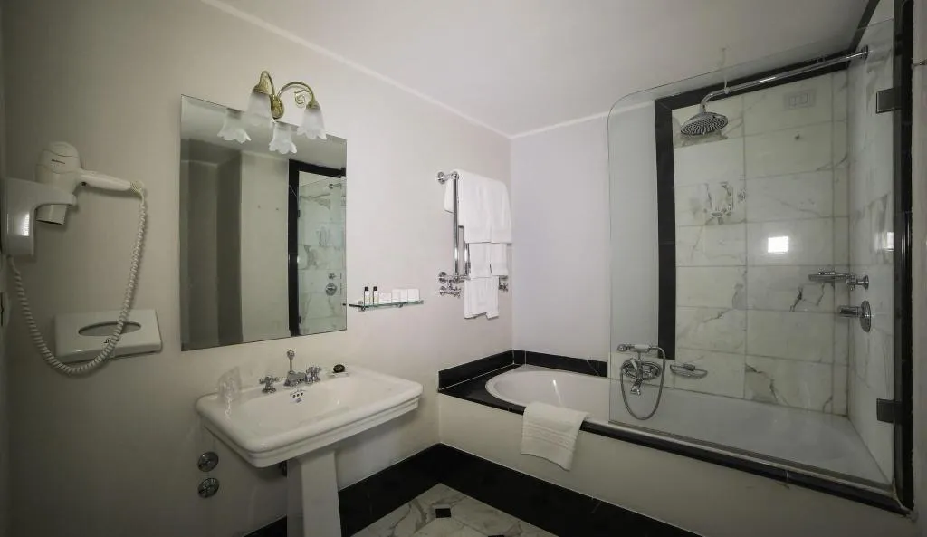 DOUBLE QUEEN SIZE BED Room, Hotel Villa Fraulo, Naples