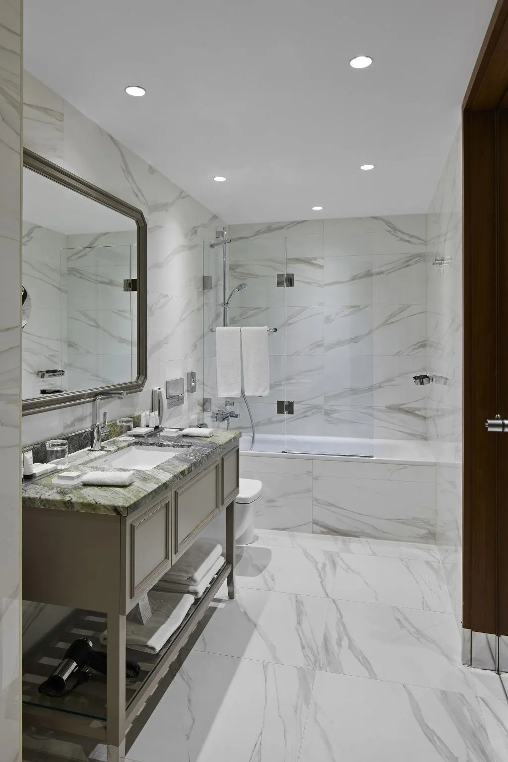 SUITE STANDARD Room, Titanic Chaussee Berlin, Berlin