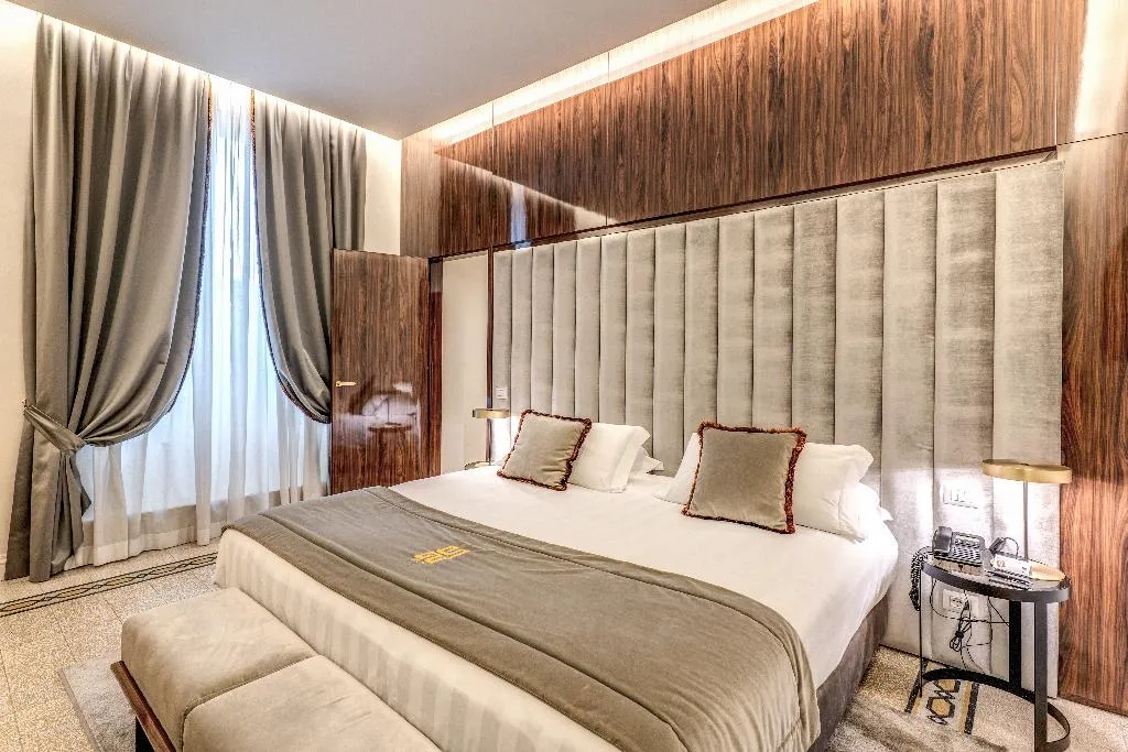 SUITE DELUXE CITY VIEW Room, Eitch Borromini Palazzo Pamphilj, Rome