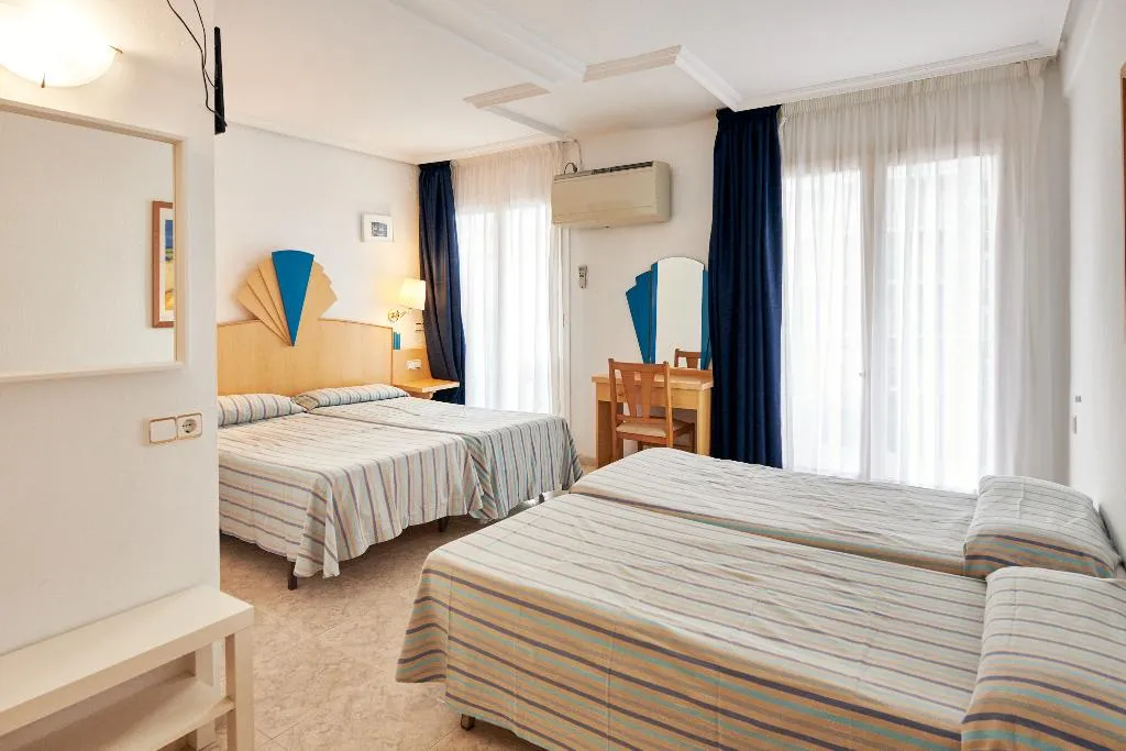 QUADRUPLE STANDARD Room, Checkin Blanes, Costa Brava
