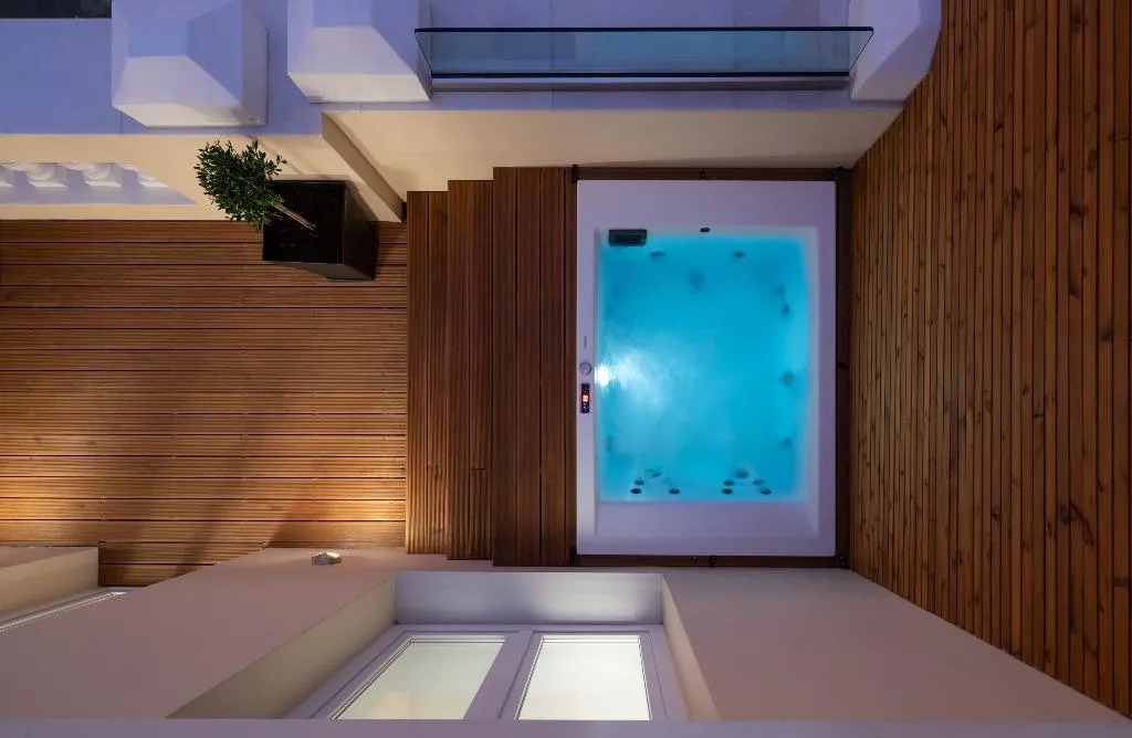 SUITE KING BED WITH JACUZZI Room, Praxitelous Luxury Suites, Athens