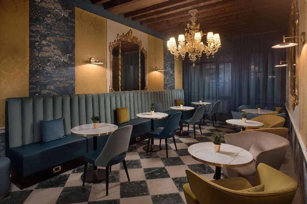Bar, NH Venezia Santa Lucia, Venice