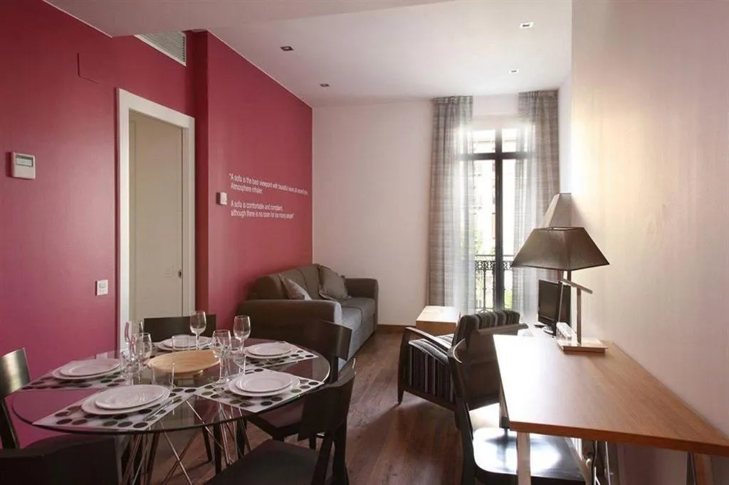 APARTMENT CAPACITY 5 TWO BEDROOMS Room, MH Apartments Suites, Barcelona