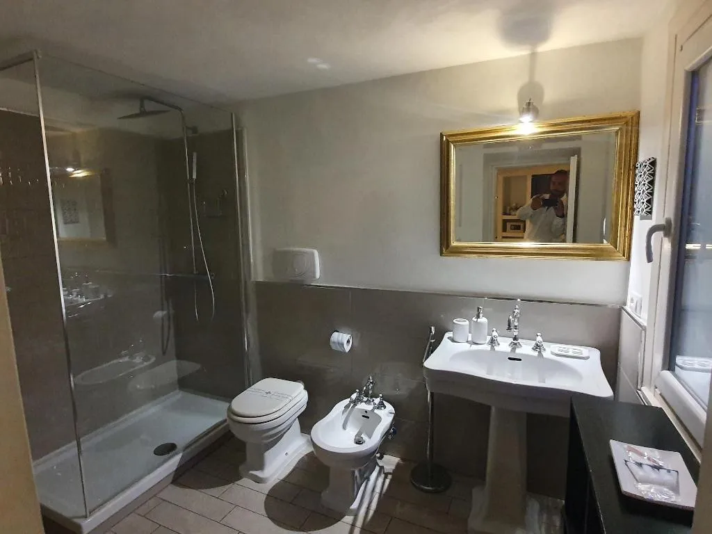 Room, Delsi Suites Pantheon, Rome