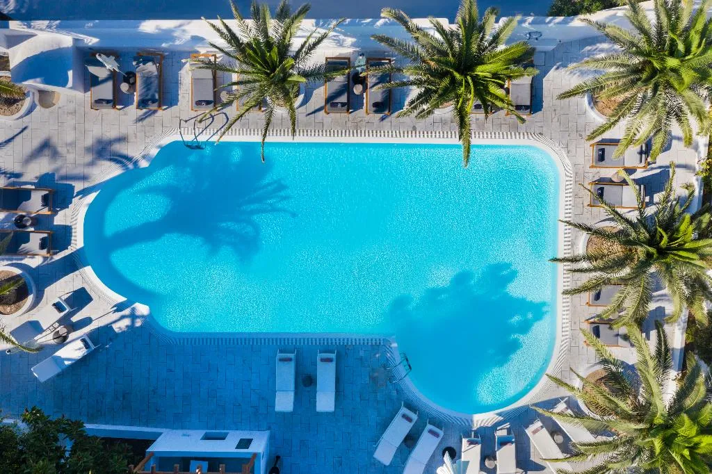 Pool, Strogili, Santorini