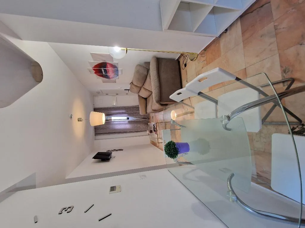 APARTMENT ONE BEDROOM Room, Hotel y Apartamentos Doña Lola, Seville