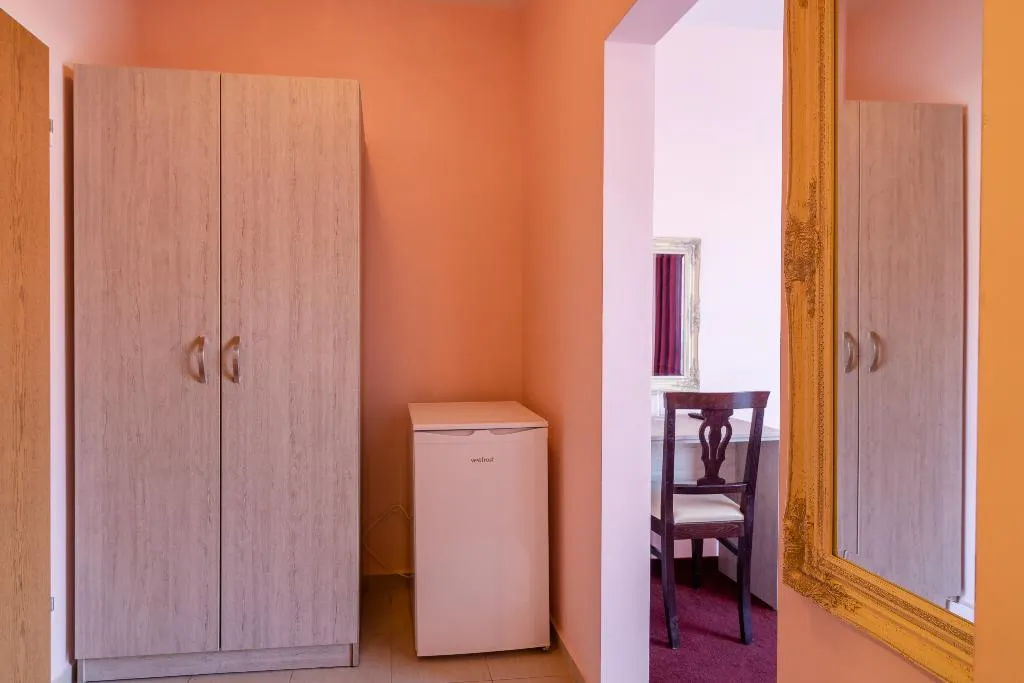 Room, Zeus, Bourgas