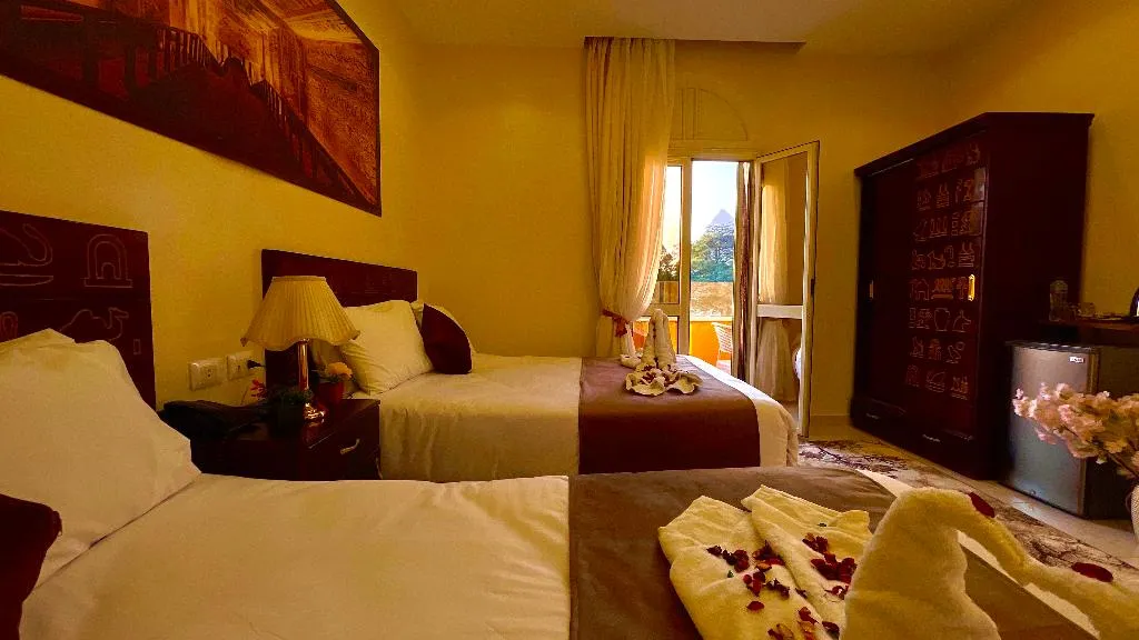 QUADRUPLE TWO BEDS Room, Nemes Pyramids View Inn, Cairo