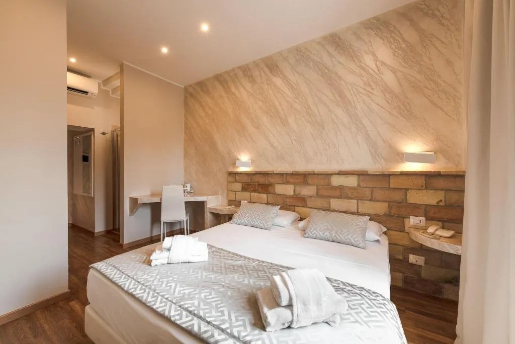 Room, Top Floor Colosseo, Naples