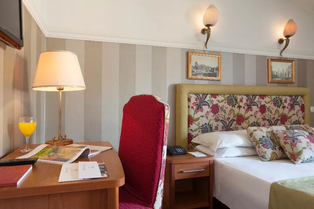 DOUBLE STANDARD Room, Hotel Kennedy, Rome