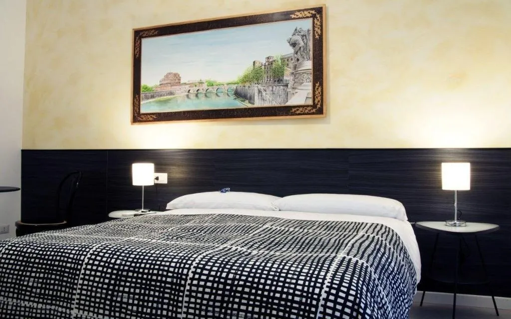 Room, Home Gallery 101, Naples